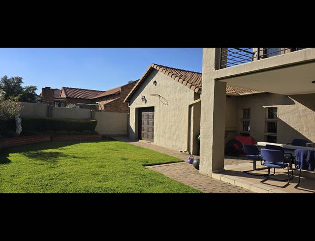 4 BEDROOM HOUSE FOR SALE IN ROOIHUISKRAAL NORTH